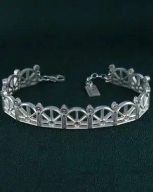 Bracelet délicat dans l'esprit architectural des grandes orangeries de la Renaissance en argent 925 fait main en France. Vue de face | Res Mirum