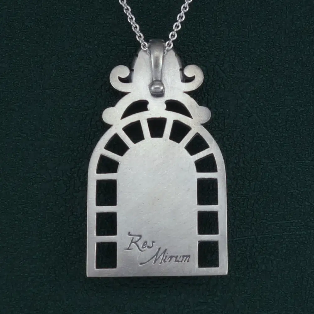 Pendentif fleur de la passion façon planche botanique ou herbier dans un cadre esprit orangerie. Vue de dos | Res Mirum