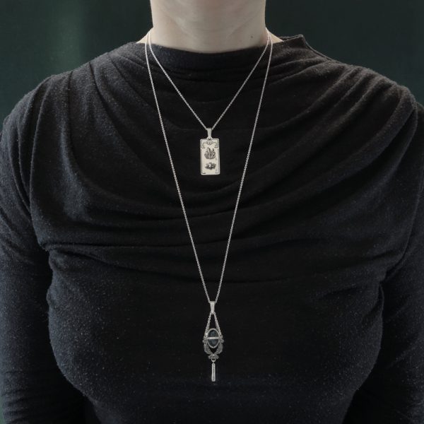 Pendentifs minéraux sur chaîne courte et mappemonde sur chaîne longue en argent massif made in France | Res Mirum
