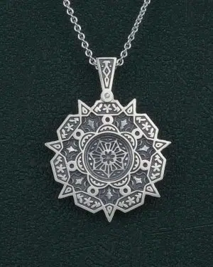 Pendentif rond à motifs floraux orientaux inspiré de l'architecture ancienne du Maghreb de fabrication artisanale vue de face | Res Mirum