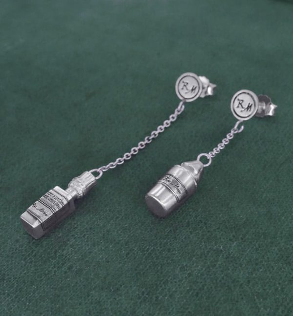Boucles d'oreilles mini flacons d'apothicaire asymétriques sur chaîne, en argent massif fabriquées en France | Res Mirum