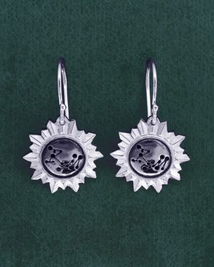 Petites boucles d'oreilles forme miroir soleil et gravure constellation "RM" en argent 925 fabriquées artisanalement | Res Mirum