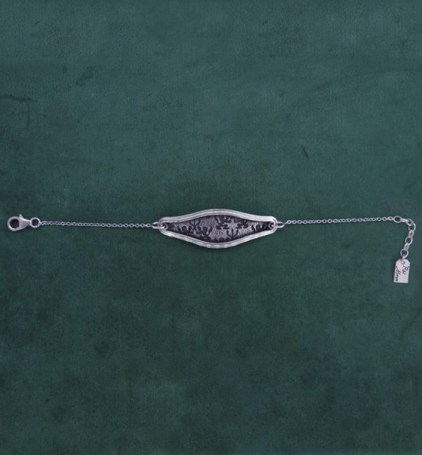 Bracelet à motifs de lions & de chandeliers d'inspiration lyonnaise fabriqué artisanalement en France | Res Mirum