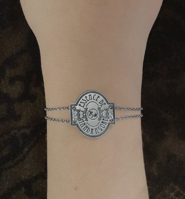 Bracelet étiquette de pharmacie gravure "essence de mandragore" esprit Harry Potter, fantastique en argent sur poignet | Res Mirum
