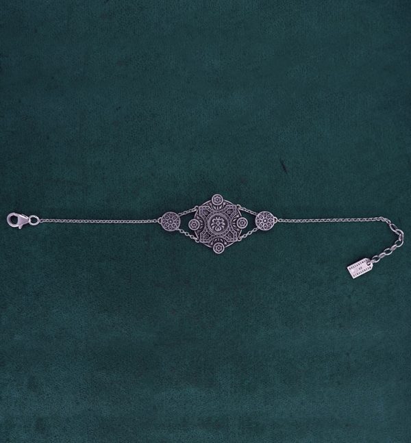 Bracelet rond à motifs floraux en argent 925 inspiré de l'architecture d'Orient et des zelliges fabriqué en France | Res Mirum