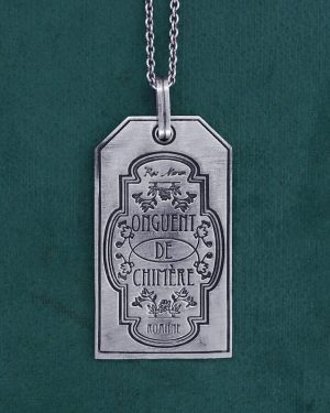 Pendentif plaque gravée "Onguent de Chimère" esprit sorcellerie & alchimie en argent fabriqué en France vue de face | Res Mirum