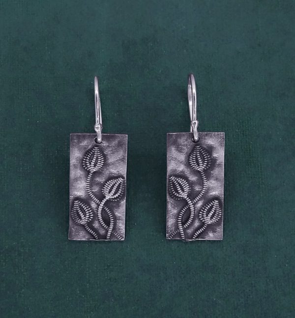 Boucles d'oreilles à motifs de fossiles de crinoïdes appelés également lys de mer ou encrine en argent fabriquée en France artisanalement | Res Mirum