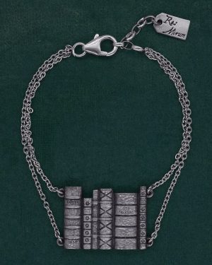 Bracelet inspiré de grimoires rangés dans une bibliothèque sur une chaîne, fabriqué par nos soins en argent massif fermé | Res Mirum