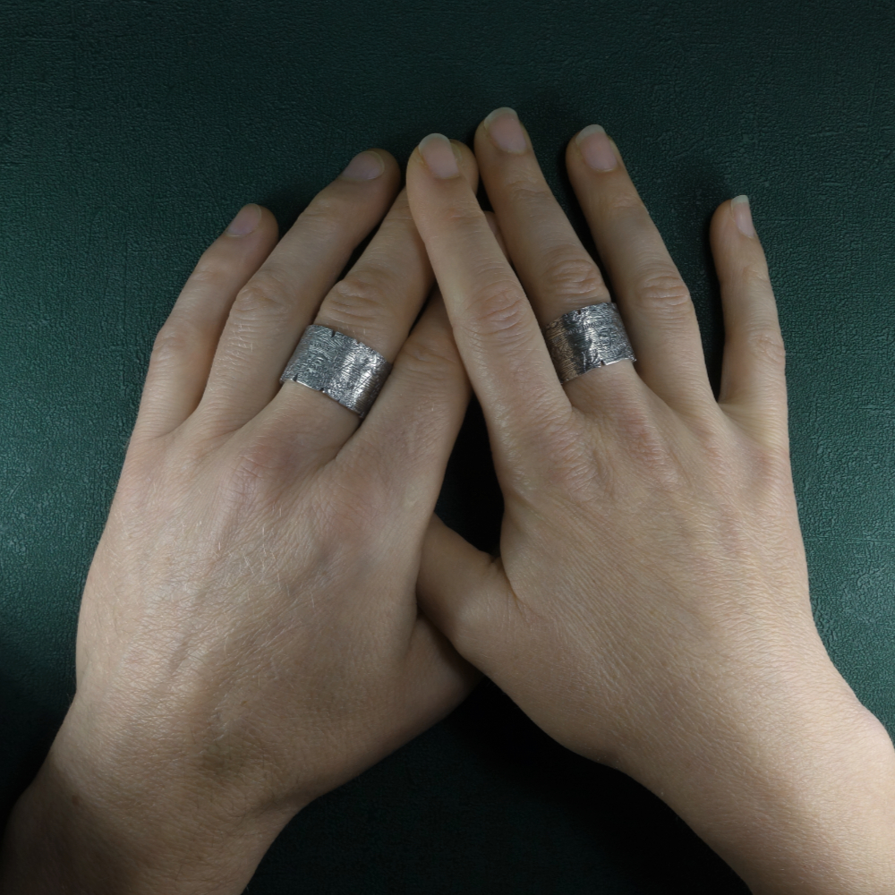 Bague Portulan imaginé dans l'esprit d'une carte marine avec des détails de monstres, dragons et autres animaux Vue portée | Res Mirum