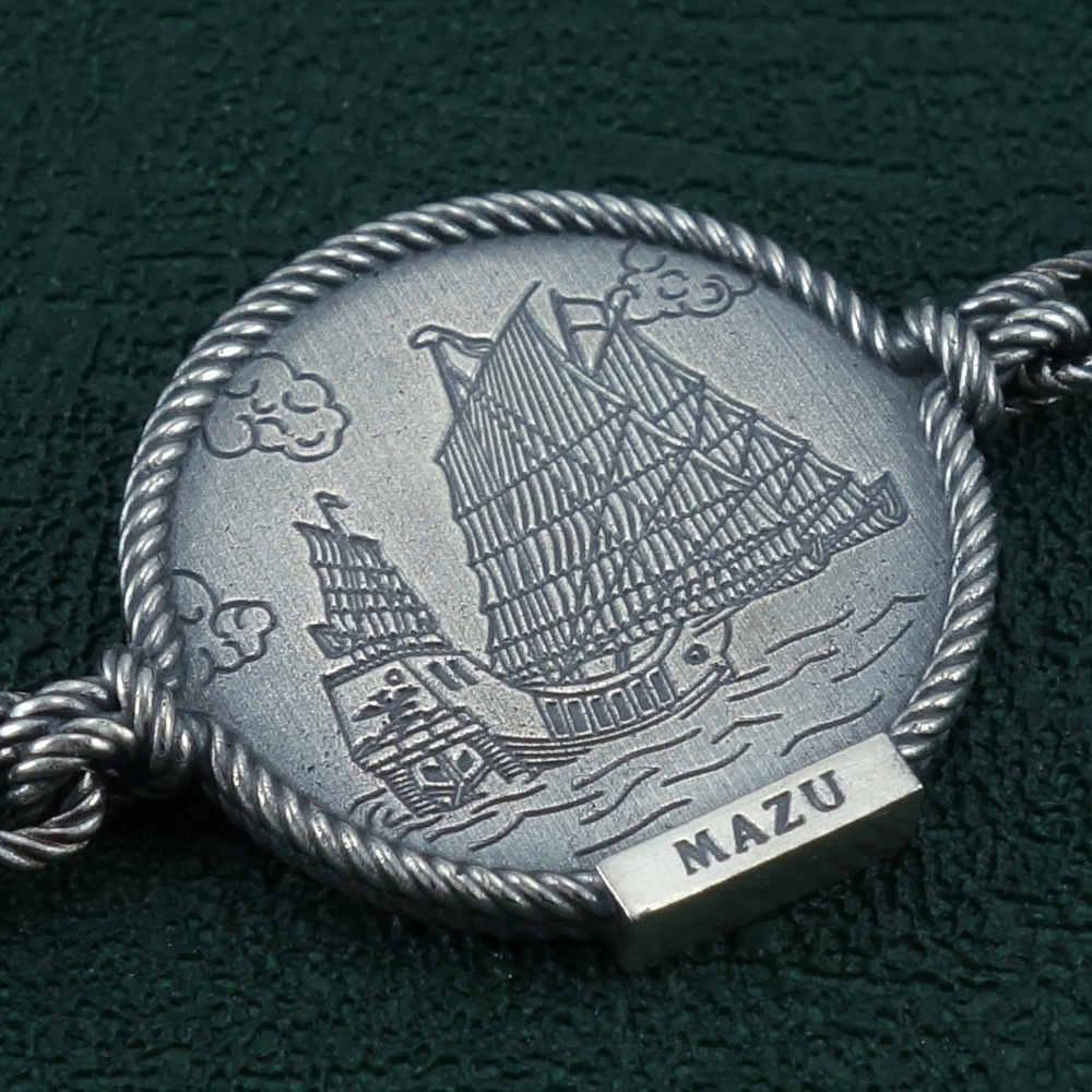 Bracelet Mazu imaginé autour d'une jonque asiatique et de nœuds marins Détail du bateau | Res Mirum