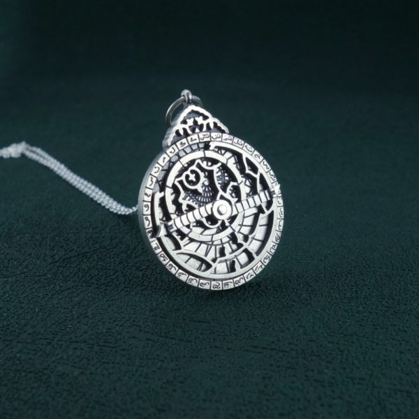 Pendentif astrolabium inspiration instrument pour la navigation Vue de côté | Res Mirum