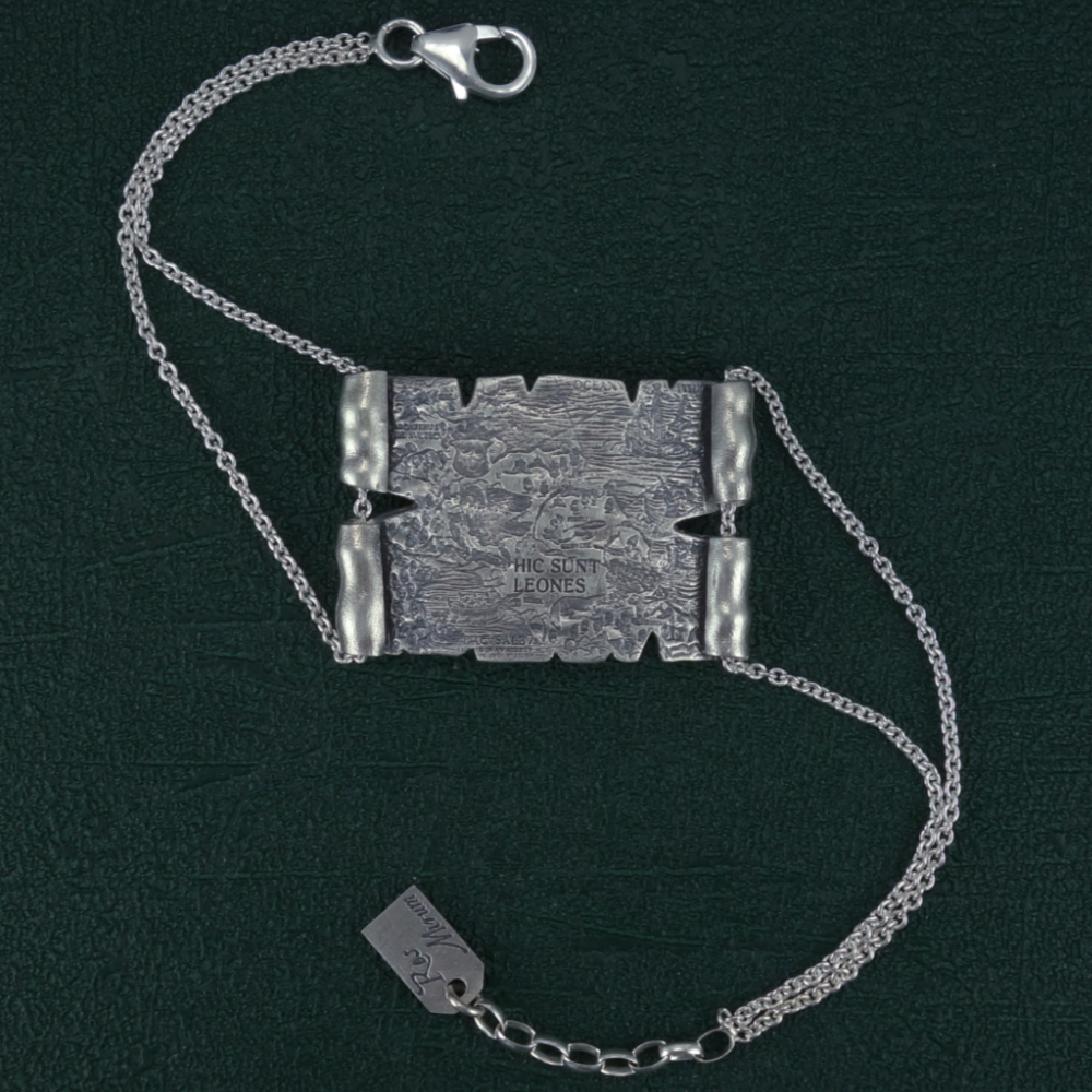 Bracelet Portulan reprenant des motifs de cartes anciennes reprรฉsentant dragons, animaux fantastiques et lieux inconnus Vue entier | Res Mirum