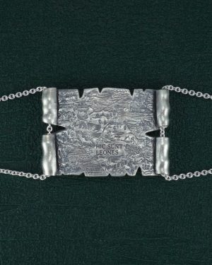 Bracelet Portulan reprenant des motifs de cartes anciennes représentant dragons, animaux fantastiques et lieux inconnus Vue de face | Res Mirum