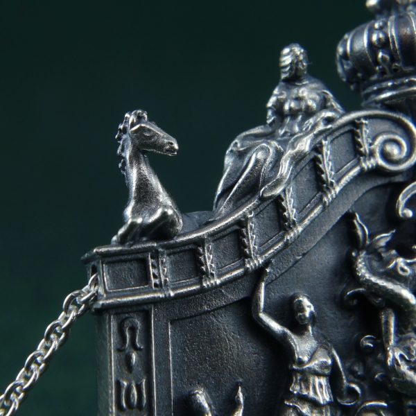 Collier Soleil Royal inspiré du château arrière d'un bateau sous Louis XIV Détail cheval & slave | Res Mirum