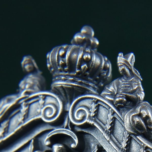 Collier Soleil Royal inspiré du château arrière d'un bateau sous Louis XIV Détail couronne | Res Mirum