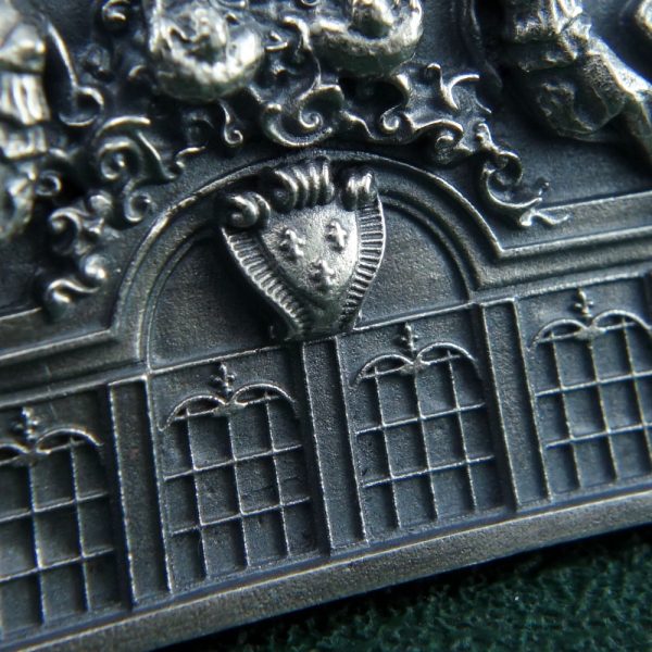 Collier Soleil Royal inspiré du château arrière d'un bateau sous Louis XIV Détail blason & fenêtres | Res Mirum