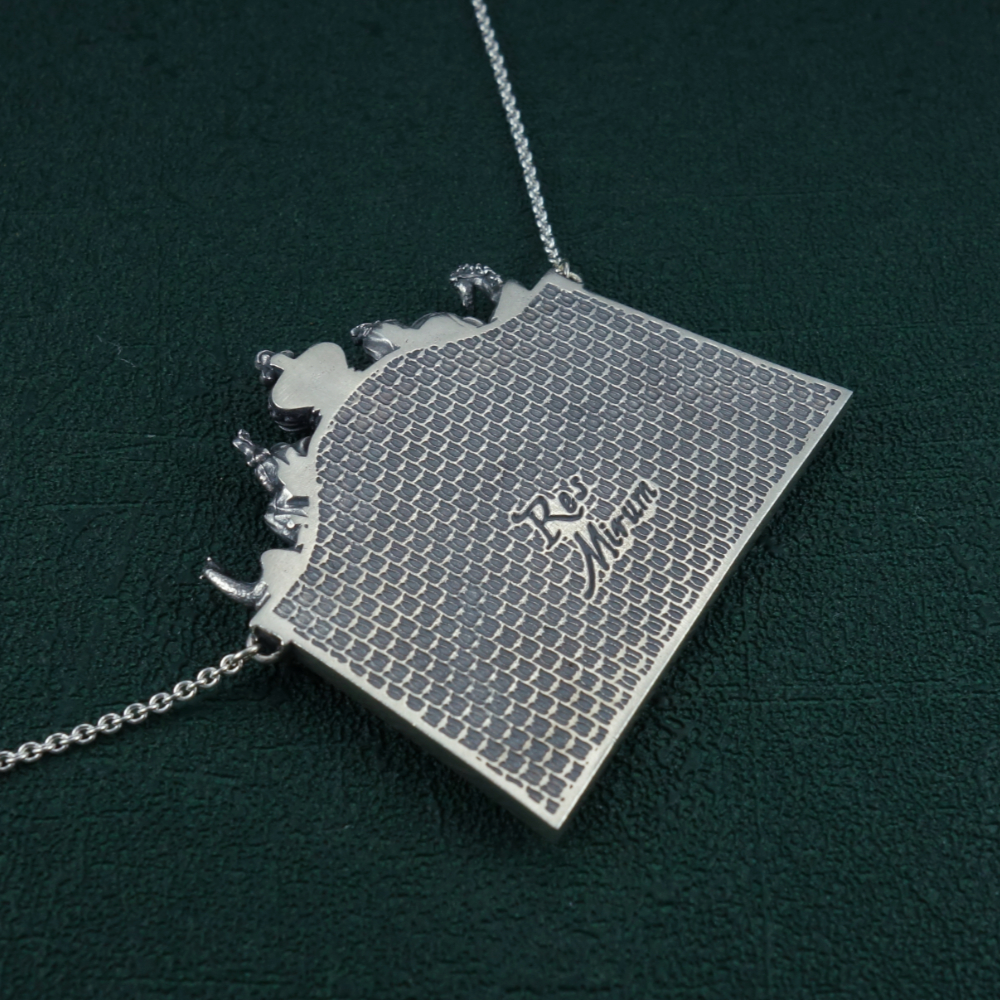 Collier Soleil Royal inspiré du château arrière d'un bateau sous Louis XIV Vue de dos | Res Mirum